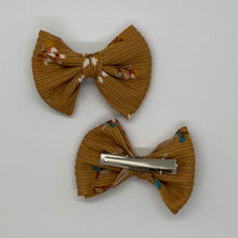 Load image into Gallery viewer, Hazel Floral Clips
